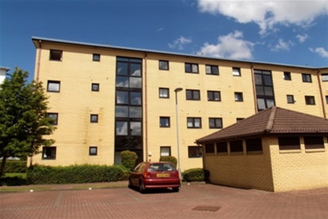  Image of 2 bedroom Flat to rent in Mavisbank Gardens Govan Glasgow G51 at Kinning Park Glasgow Glasgow, G51 1HN