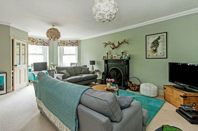  Image of 2 bedroom Flat for sale in Meridian Road Cotham Bristol BS6 at Meridian Road Redland Bristol, BS6 6EG