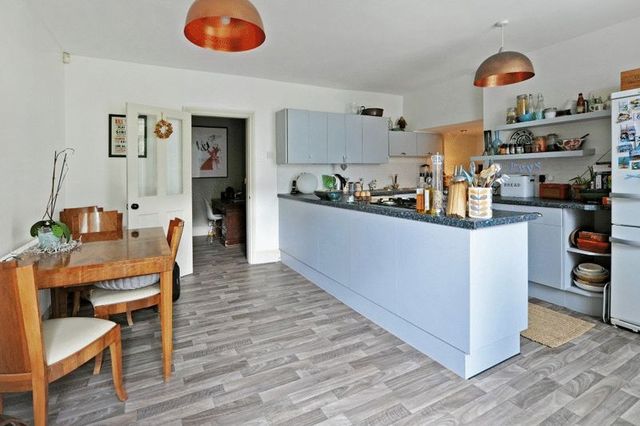  Image of 2 bedroom Flat for sale in Meridian Road Cotham Bristol BS6 at Meridian Road Redland Bristol, BS6 6EG