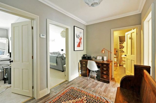  Image of 2 bedroom Flat for sale in Meridian Road Cotham Bristol BS6 at Meridian Road Redland Bristol, BS6 6EG