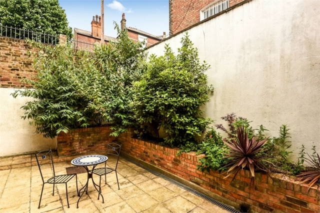  Image of 2 bedroom Detached house to rent in Clifford Gardens London NW10 at Clifford Gardens Kensal Rise Kensal Rise, NW10 5JB