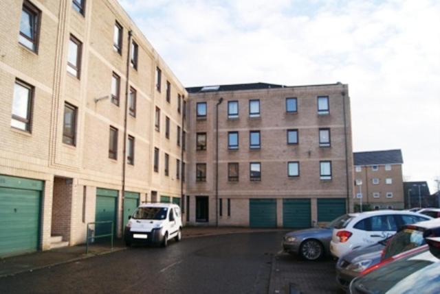  Image of 2 bedroom Flat to rent in Milnpark Gardens Glasgow G41 at Kinning Park Glasgow Glasgow, G41 1DP