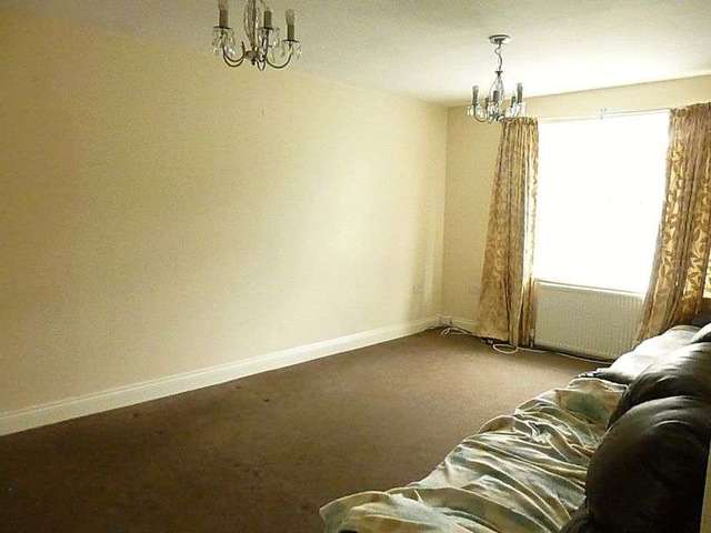  Image of 3 bedroom Terraced house to rent in Minet Drive Hayes UB3 at Minet Drive  Hayes, UB3 3JP