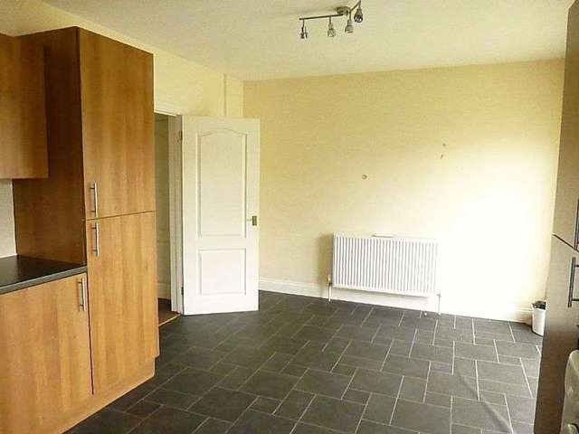  Image of 3 bedroom Terraced house to rent in Minet Drive Hayes UB3 at Minet Drive  Hayes, UB3 3JP