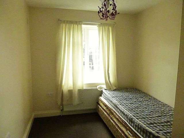  Image of 3 bedroom Terraced house to rent in Minet Drive Hayes UB3 at Minet Drive  Hayes, UB3 3JP