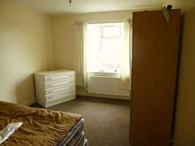  Image of 3 bedroom Terraced house to rent in Minet Drive Hayes UB3 at Minet Drive  Hayes, UB3 3JP