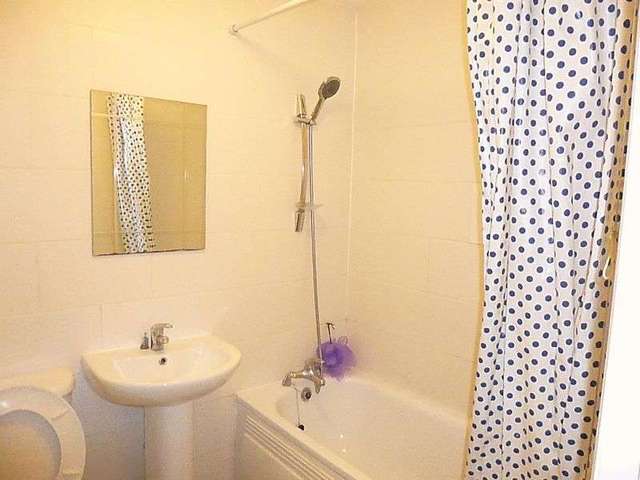  Image of 3 bedroom Terraced house to rent in Minet Drive Hayes UB3 at Minet Drive  Hayes, UB3 3JP