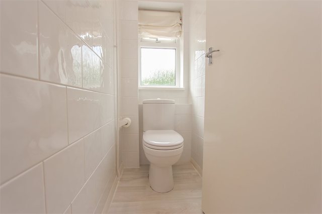  Image of 2 bedroom Terraced house to rent in Moor View Watford WD18 at Watford, WD18 6JQ
