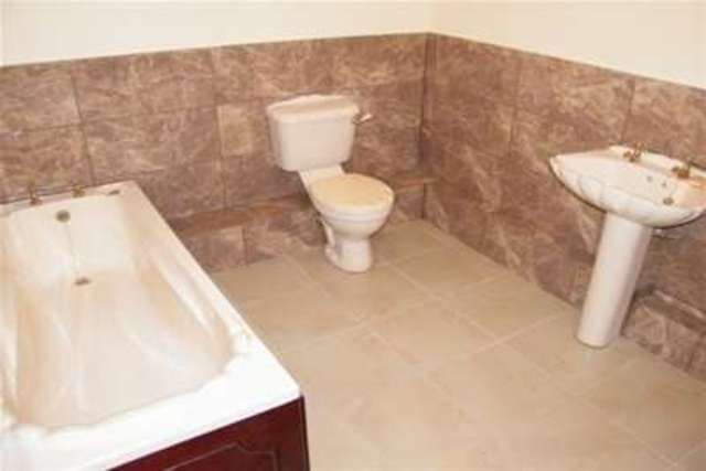  Image of 1 bedroom Flat to rent in Moorland Road Burslem Stoke-on-Trent ST6 at Stoke-on-Trent, ST6 1DY