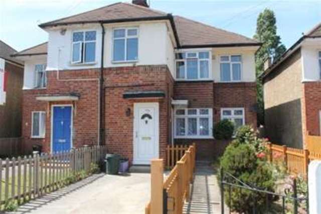  Image of 2 bedroom Maisonette to rent in Barnard Gardens New Malden KT3 at New Malden, KT3 6QG