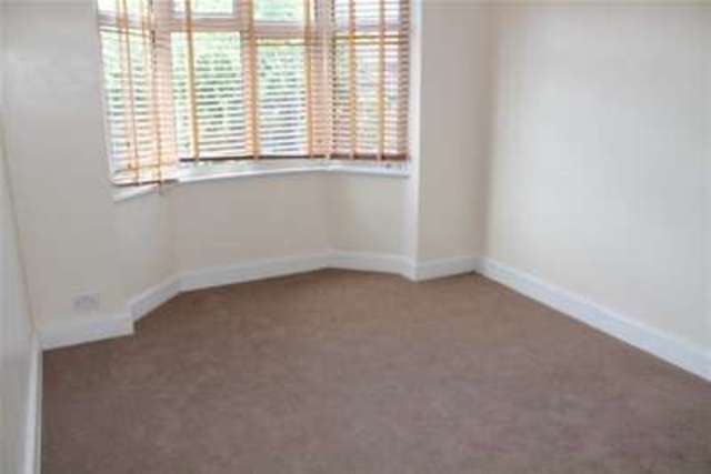 Image of 2 bedroom Maisonette to rent in Barnard Gardens New Malden KT3 at New Malden, KT3 6QG