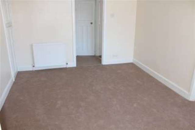  Image of 2 bedroom Maisonette to rent in Barnard Gardens New Malden KT3 at New Malden, KT3 6QG