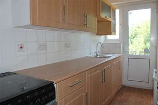  Image of 2 bedroom Maisonette to rent in Barnard Gardens New Malden KT3 at New Malden, KT3 6QG