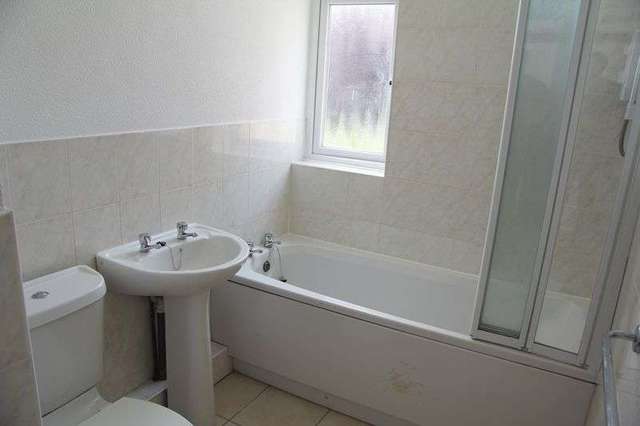  Image of 2 bedroom Flat to rent in The Lindens Newbridge Crescent Wolverhampton WV6 at Newbridge Crescent  Wolverhampton, WV6 0LS