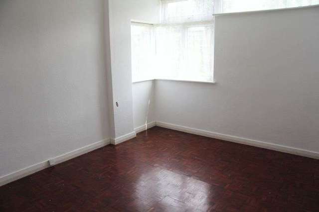  Image of 2 bedroom Flat to rent in The Lindens Newbridge Crescent Wolverhampton WV6 at Newbridge Crescent  Wolverhampton, WV6 0LS