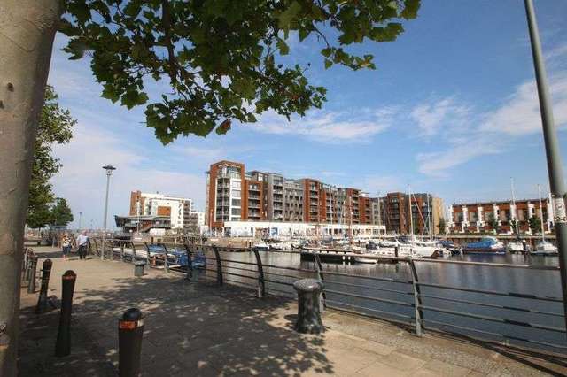  Image of 2 bedroom Flat to rent in Newfoundland Way Portishead Bristol BS20 at Newfoundland Way  PORTISHEAD, BS20 7QH