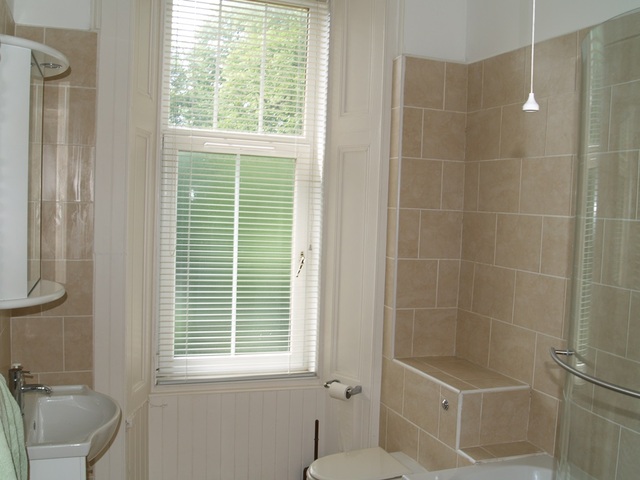 Image of 2 bedroom Flat to rent in Niddrie Square Glasgow G42 at Strathbungo Glasgow Glasgow, G42 8QE