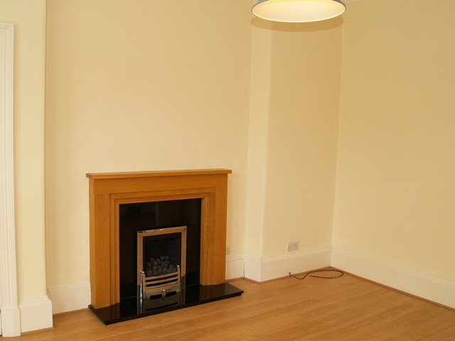  Image of 2 bedroom Flat to rent in Niddrie Square Glasgow G42 at Strathbungo Glasgow Glasgow, G42 8QE