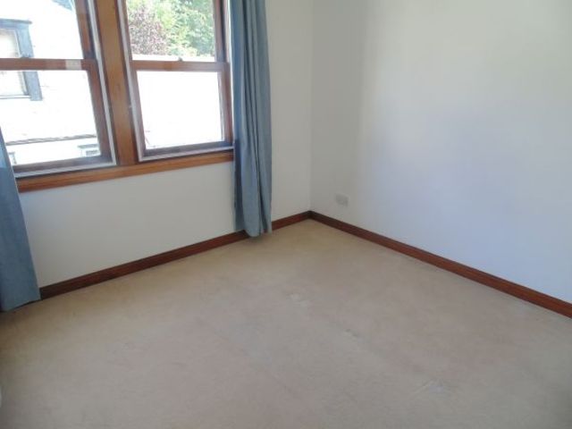  Image of 2 bedroom Flat to rent in North Street Houston Johnstone PA6 at Houston Houston Renfrewshire, PA6 7HF