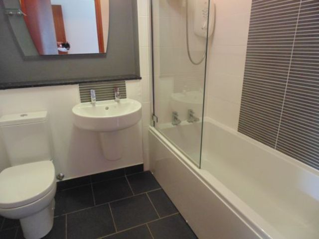 Image of 2 bedroom Flat to rent in North Street Houston Johnstone PA6 at Houston Houston Renfrewshire, PA6 7HF