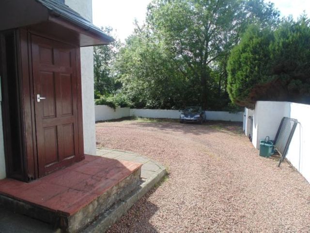  Image of 2 bedroom Flat to rent in North Street Houston Johnstone PA6 at Houston Houston Renfrewshire, PA6 7HF