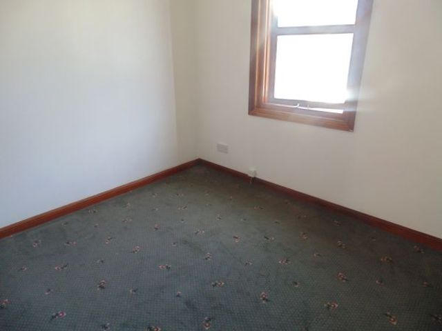  Image of 2 bedroom Flat to rent in North Street Houston Johnstone PA6 at Houston Houston Renfrewshire, PA6 7HF