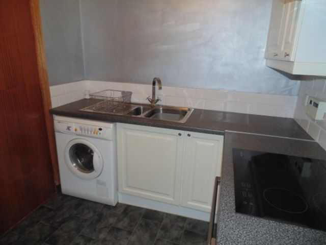  Image of 2 bedroom Flat to rent in North Street Houston Johnstone PA6 at Houston Houston Renfrewshire, PA6 7HF