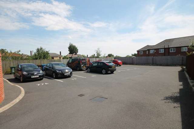  Image of 2 bedroom Mews to rent in North Croft Atherton Manchester M46 at Northcroft  Manchester, M46 0SW
