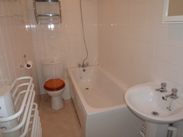  Image of 2 bedroom Flat to rent in Norton Close Southwick Fareham PO17 at Southwick (Nr Cosham) Fareham, PO17 6HD