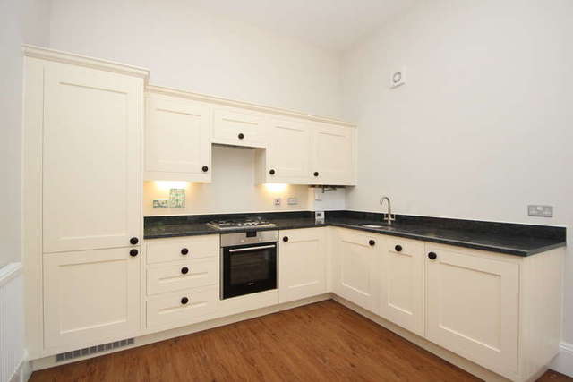  Image of 1 bedroom Flat to rent in Oak Hill Surbiton KT6 at Surbiton Surrey, KT6 6DY