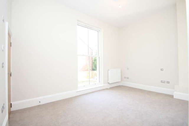  Image of 1 bedroom Flat to rent in Oak Hill Surbiton KT6 at Surbiton Surrey, KT6 6DY