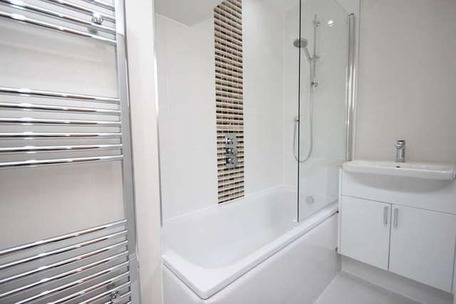  Image of 1 bedroom Flat to rent in Oak Hill Surbiton KT6 at Surbiton Surrey, KT6 6DY