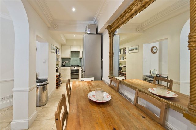  Image of 2 bedroom Flat to rent in Old Brompton Road London SW5 at Old Brompton Road  Earl