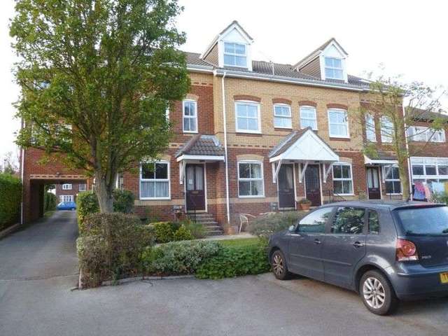  Image of 1 bedroom Flat to rent in Peartree Avenue Southampton SO19 at Peartree Avenue  Southampton, SO19 7BL