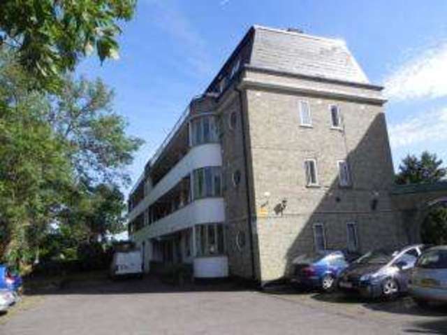  Image of 3 bedroom Flat for sale in Stonegrove Edgware HA8 at Stonegrove Edgware Edgware, HA8 7SX