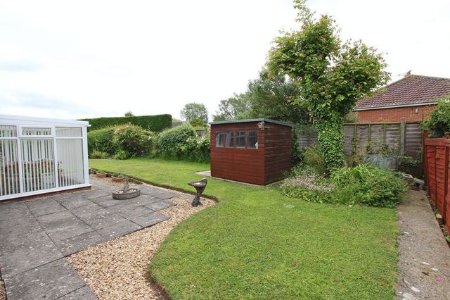  Image of 2 bedroom Detached house for sale in Overgate Road Swayfield Grantham NG33 at Overgate Road Swayfield Grantham, NG33 4LG