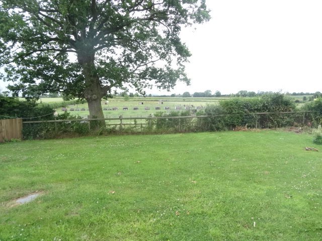  Image of 3 bedroom Bungalow to rent in Dunhampton Dunhampton Stourport-on-Severn DY13 at Dunhampton Stourport-on-Severn Sytchampton, DY13 9SS