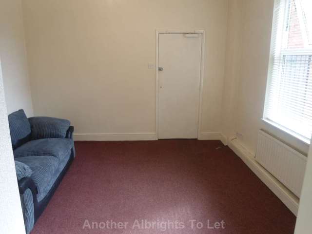  Image of 1 bedroom Flat to rent in Oxford Road Acocks Green Birmingham B27 at Oxford Road Acock`s Green Birmingham, B27 6DR