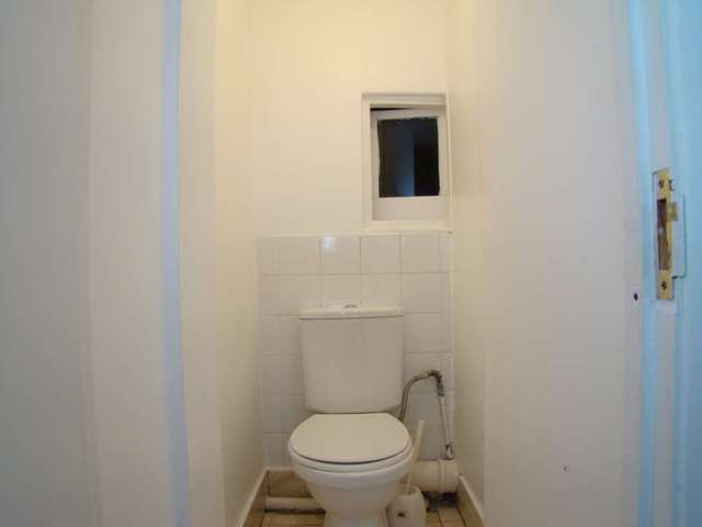  Image of Studio flat to rent in Oxford Road South London W4 at Oxford Road South Chiswick London, W4 3DH
