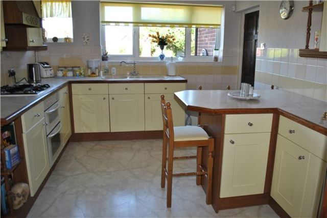  Image of 3 bedroom Detached house for sale in Pages Avenue Bexhill-on-Sea TN39 at East Sussex, TN39 3AP