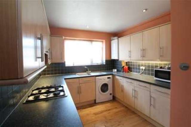  Image of 2 bedroom Flat to rent in Plough Lane Wallington SM6 at Wallington, SM6 8LS