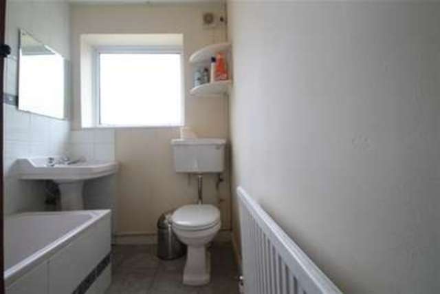  Image of 2 bedroom Flat to rent in Plough Lane Wallington SM6 at Wallington, SM6 8LS