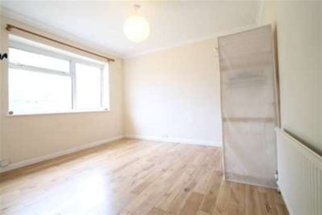  Image of 2 bedroom Flat to rent in Plough Lane Wallington SM6 at Wallington, SM6 8LS