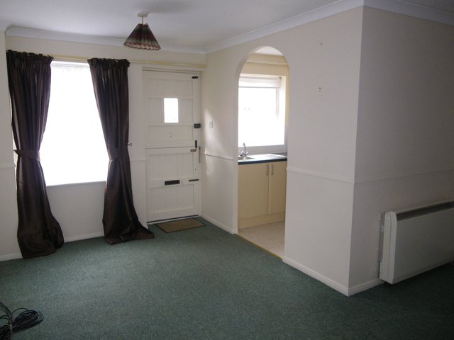  Image of 1 bedroom Detached house to rent in Park Lane Newbury RG14 at Newbury Berks Newbury, RG14 1EN