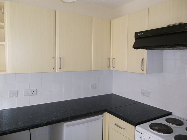  Image of 1 bedroom Detached house to rent in Park Lane Newbury RG14 at Newbury Berks Newbury, RG14 1EN