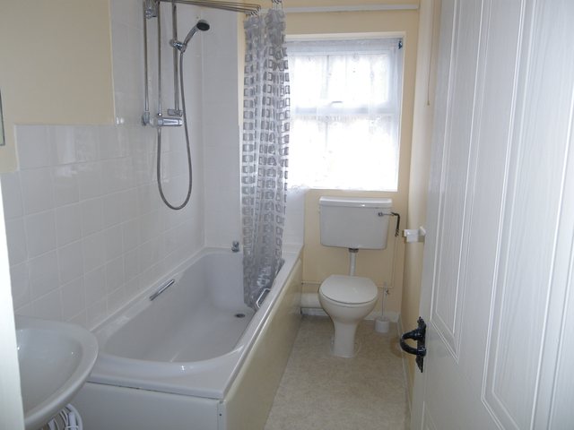  Image of 1 bedroom Detached house to rent in Park Lane Newbury RG14 at Newbury Berks Newbury, RG14 1EN