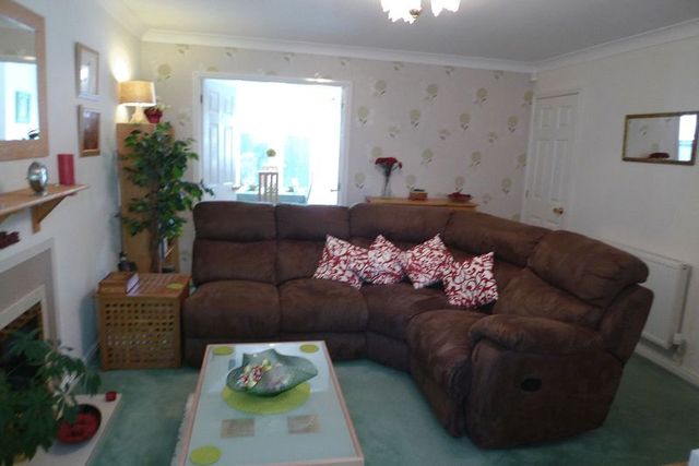  Image of 3 bedroom Detached house to rent in Parkhills Close Bury BL9 at Parkhills Close  Bury, BL9 9HB