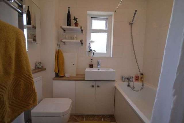  Image of 2 bedroom Flat for sale in Parklands Road Hassocks BN6 at Parklands Road,  Hassocks,, BN6 8LE