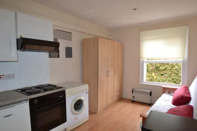  Image of Studio flat to rent in Penywern Road London SW5 at Penywern Road  London, SW5 9SU