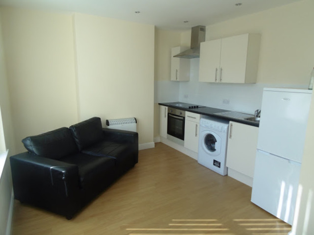  Image of 1 bedroom Apartment to rent in Piercefield Place Cardiff CF24 at Piercefield Place  Cardiff, CF24 0LD